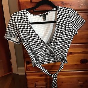 black and white crop top